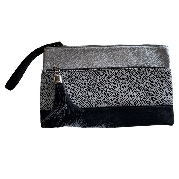 EXPRESS PEBBLED FAUX LEATHER TASSLED BLACK WHITE AND SILVER ZIP WRISTLET - Picture 6 of 16